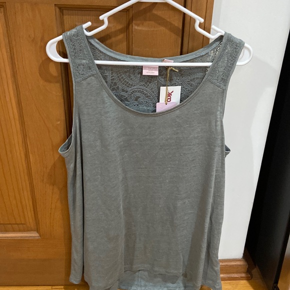 St. Tropez Tops - Brand new cute tank top